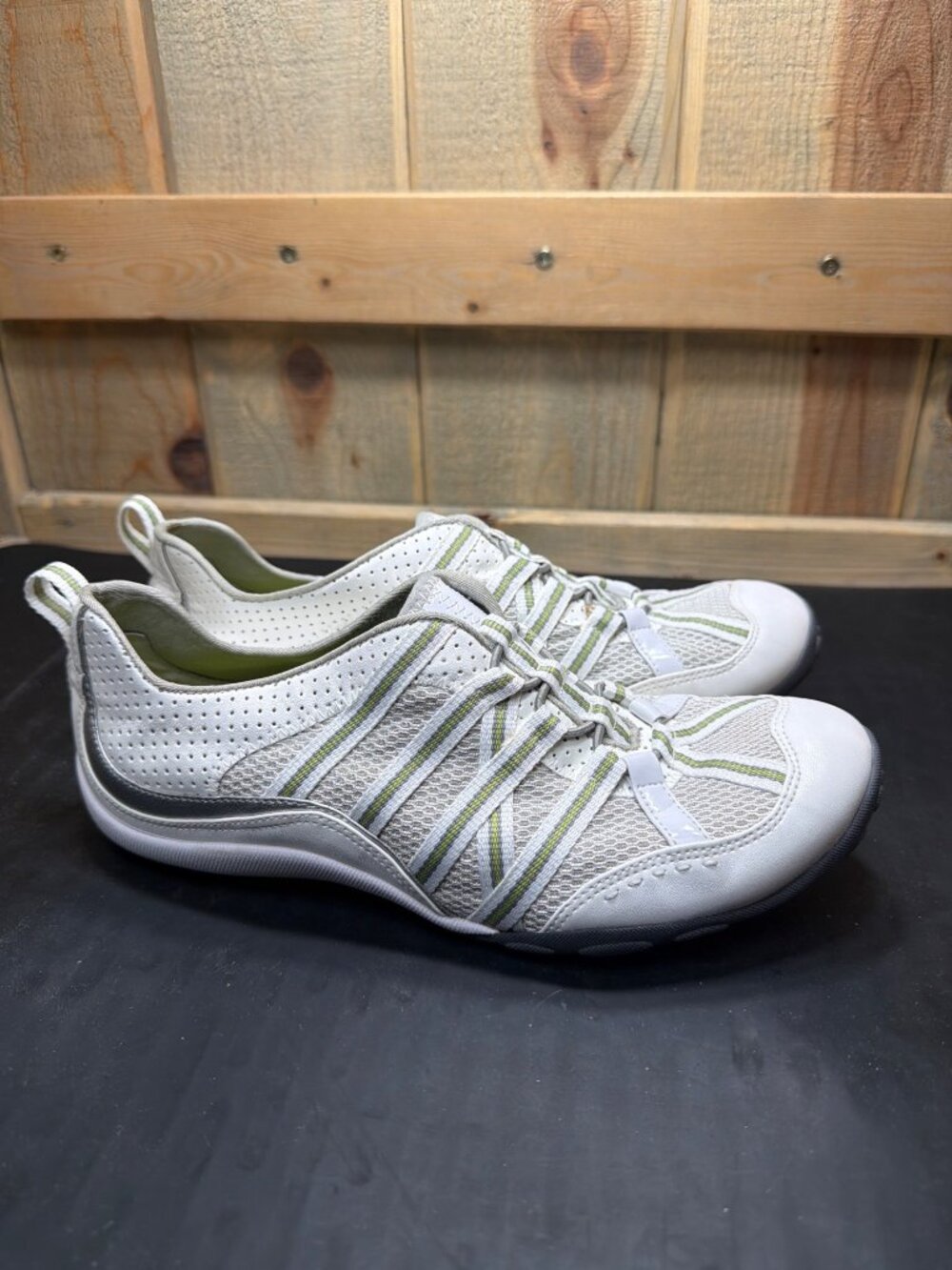 Clarks Walking Shoes Size 8 M White Lime Green Slip On Bungee Comfort Sneakers